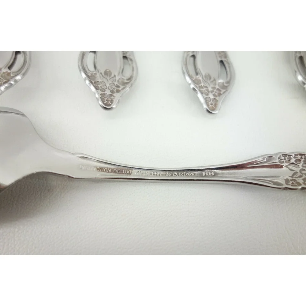 6 Oneida Distinction Deluxe RAPHAEL Stainless‎ Steel Place/Oval Soup Spoon